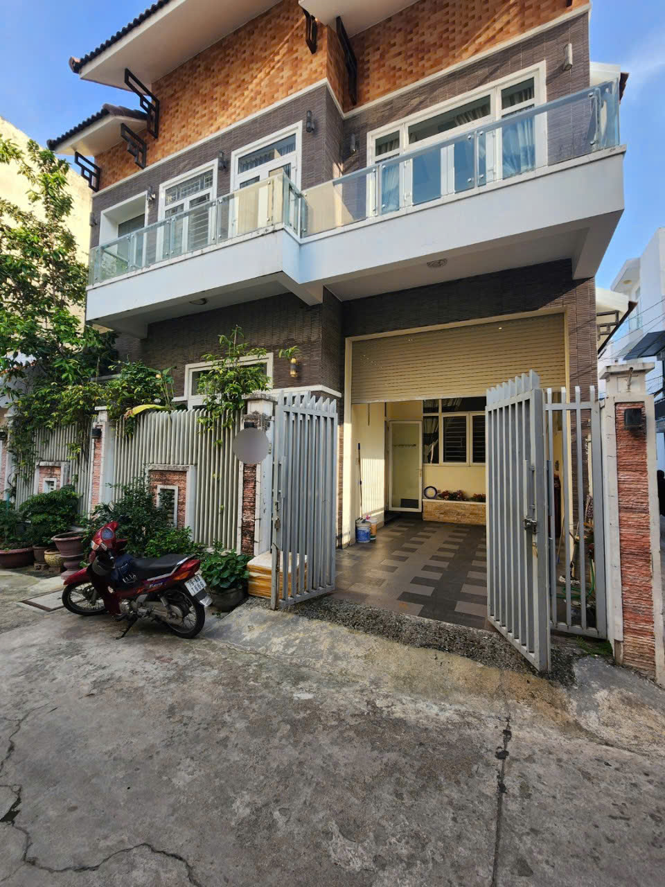 CHO THUÊ NHÀ 2 MẶT TIỀN NGAY TTTP (ĐƯỜNG OTO THÔNG THOÁNG)