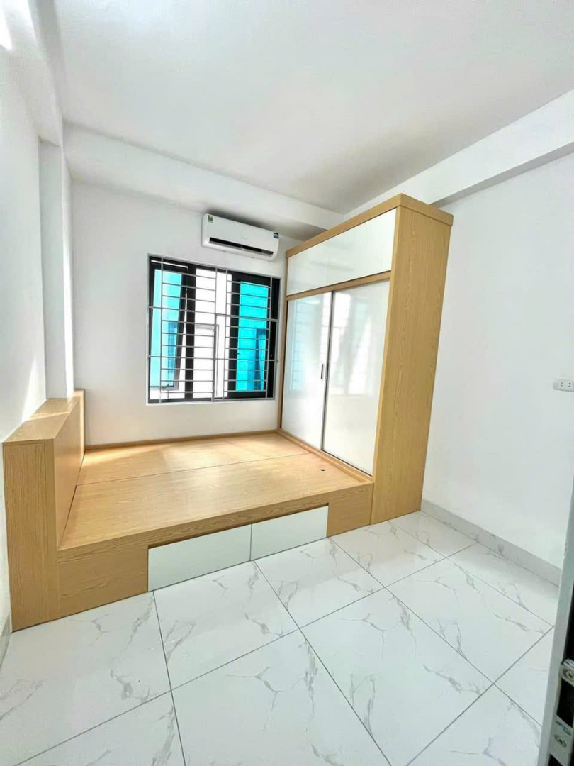 Nhượng phòng do về quê, vào ở đầu tháng 6-Gần hồ Triều Khúc, gần chợ